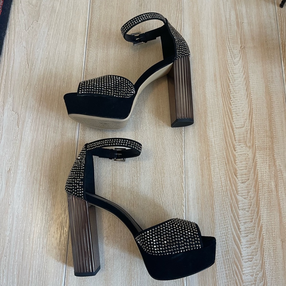 Never worn Micheal Kors heels